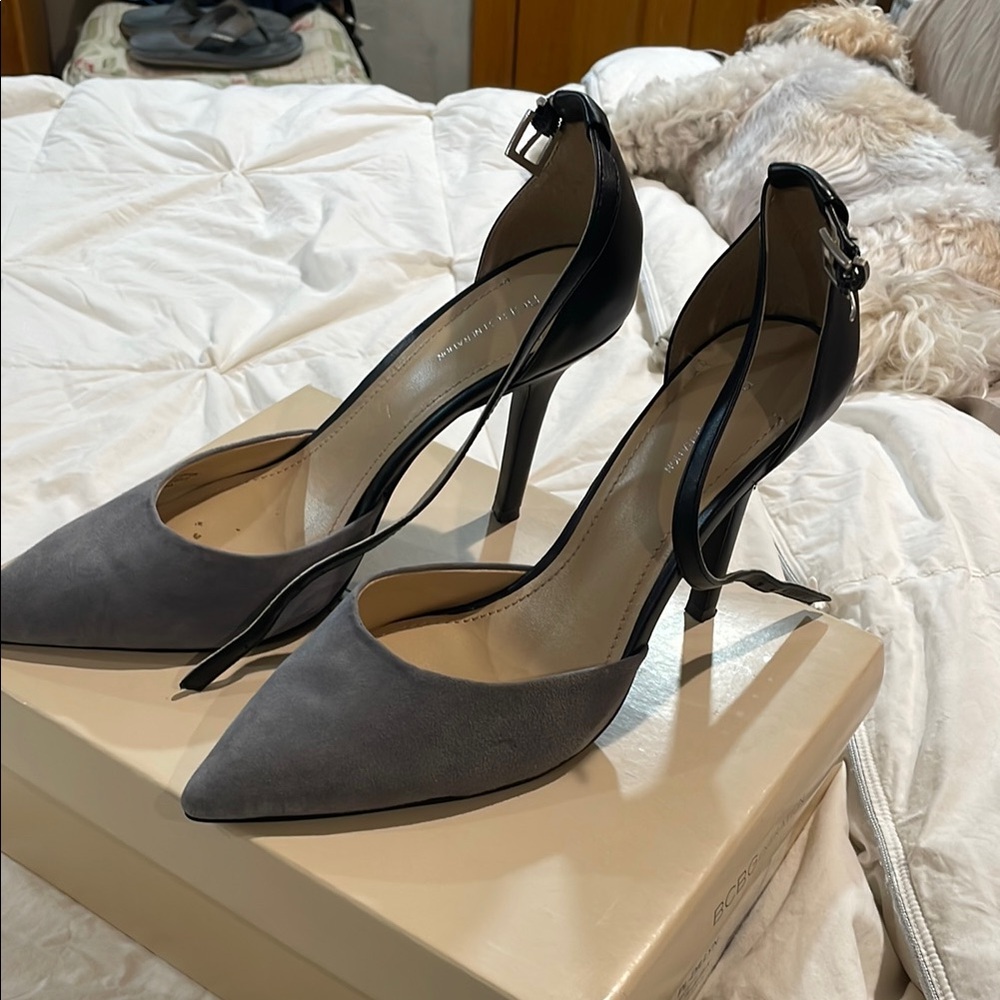 BCBG moody blue / black suede shoes. Style: PL-DILLYN. size 8